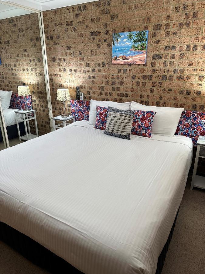 Avaleen Lodge Motor Inn Новра Екстер'єр фото